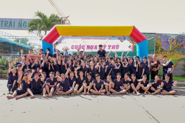 Hoạt động dã ngoại trường thpt Quốc Tir1