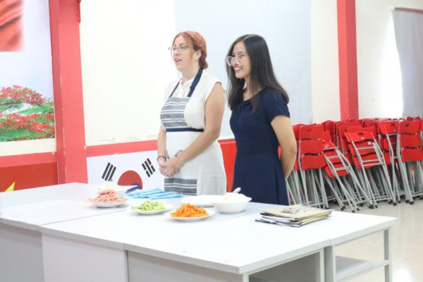 Hoạt động ngoại khóa nấu ăn của trường Quốc Trí