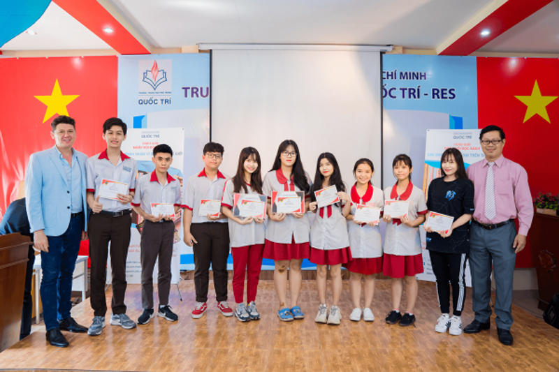 Có nên cho con học trường nội trú từ cấp 2