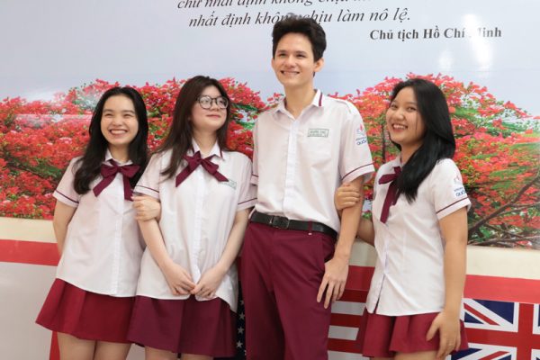 Nên cho con học trường nội trú xa nhà không