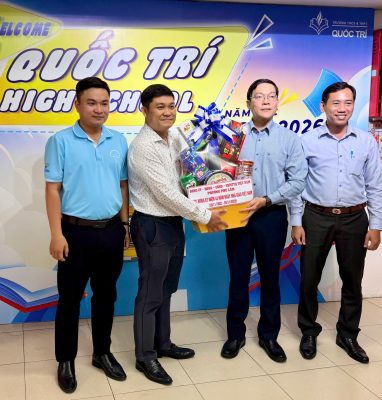 ỦY BAN NHÂN DÂN PHƯỜNG PHÚ LÂM ĐẾN THĂM VÀ TẶNG QUÀ KỶ NIỆM NGÀY NHÀ GIÁO VIỆT NAM 20/11